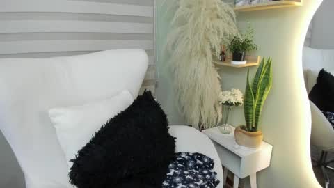 Snapshot of julieta_evans_1 chatting on 04/17/26, 12:46 Julieta online show from 04/17/26, 12:46