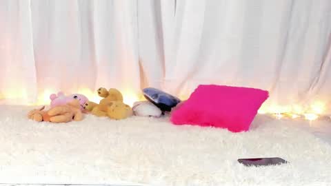 Snapshot of julieta_j chatting on 12/05/24, 03:15 Julieta online show from 12/05/24, 03:15