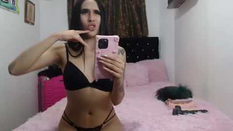 Snapshot of julieta_jonez_ chatting on 04/30/26, 09:04 Julieta. online show from 04/30/26, 09:04
