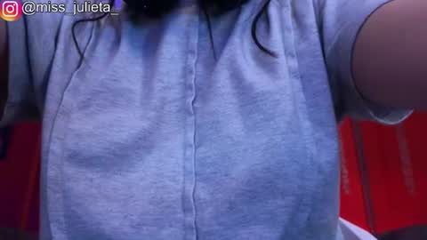 Snapshot of julieta_russell chatting on 06/16/26, 12:41 Julieta online show from 06/16/26, 12:41