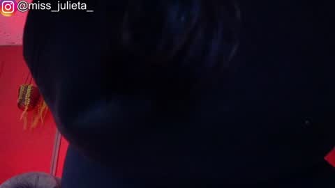 Snapshot of julieta_russell chatting on 06/17/26, 12:18 Julieta online show from 06/17/26, 12:18