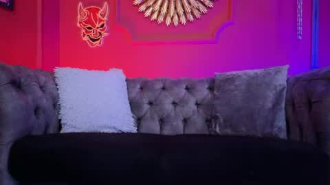 Snapshot of julieta_russell chatting on 06/18/26, 11:58 Julieta online show from 06/18/26, 11:58