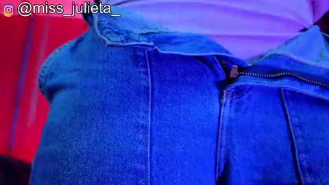 Snapshot of julieta_russell chatting on 07/10/26, 12:19 Julieta online show from 07/10/26, 12:19