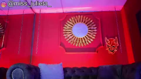 Snapshot of julieta_russell chatting on 07/14/26, 01:06 Julieta online show from 07/14/26, 01:06