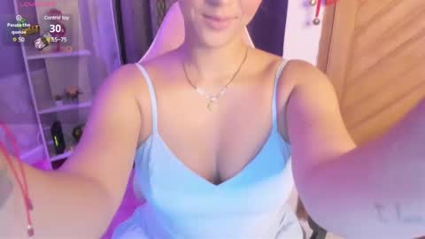 Snapshot of julietacollins_ chatting on 12/28/24, 04:08 Juliet online show from 12/28/24, 04:08