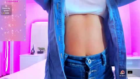 Snapshot of julieth_varr chatting on 09/16/25, 11:55 Julieth var online show from 09/16/25, 11:55