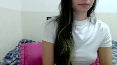 julietolentino_silva online show from 10/19/25, 06:30