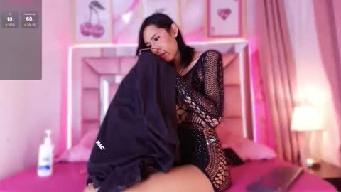 Snapshot of julietta_fox chatting on 03/24/26, 04:17 J U L L I E T A F O X online show from 03/24/26, 04:17