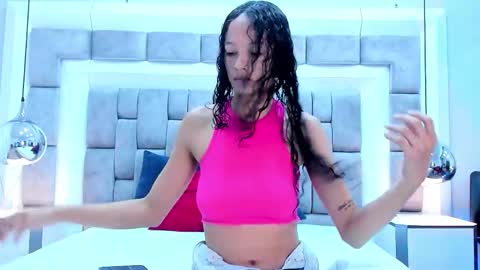 Hi guys It is a pleasure to have you here I am Julieta  online show from 09/22/25, 11:56