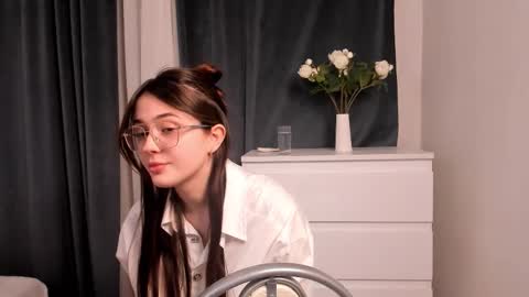 Snapshot of juliettacurto chatting on 03/13/26, 10:16 Leila online show from 03/13/26, 10:16