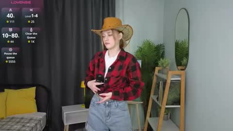 Mia online show from 10/27/25, 03:10