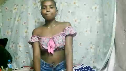 Snapshot of juliette9794 chatting on 09/19/25, 05:02 juliette9794 online show from 09/19/25, 05:02