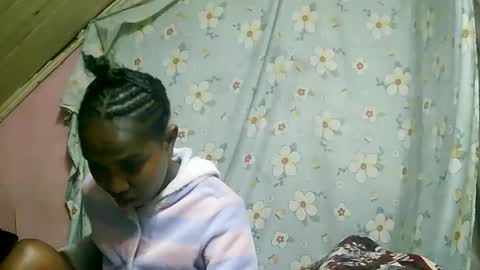 Snapshot of juliette9794 chatting on 09/21/25, 12:01 juliette9794 online show from 09/21/25, 12:01