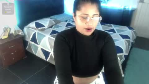 Snapshot of juliette_noir chatting on 08/06/26, 01:35 Juliette online show from 08/06/26, 01:35