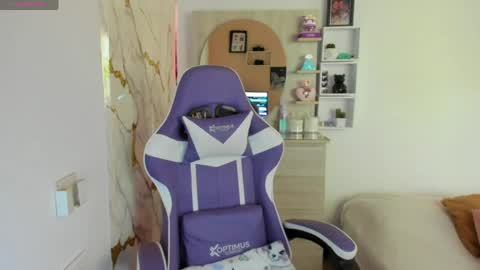 Snapshot of juliette_sweet05 chatting on 05/13/26, 04:37 juliette online show from 05/13/26, 04:37