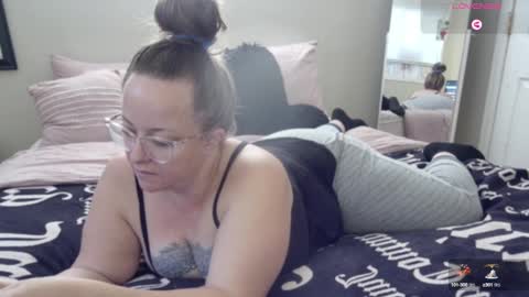 Snapshot of julimonroe chatting on 12/18/24, 03:11 Juli Monroe online show from 12/18/24, 03:11