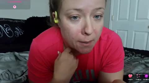 Snapshot of julimonroe chatting on 09/17/25, 03:19 Juli Monroe online show from 09/17/25, 03:19