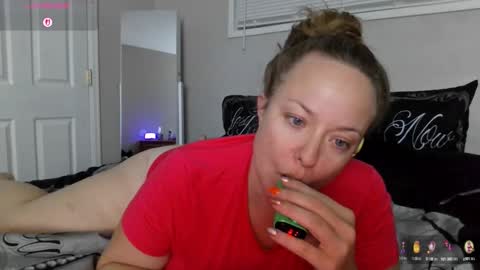 Snapshot of julimonroe chatting on 10/14/25, 03:40 Juli Monroe online show from 10/14/25, 03:40