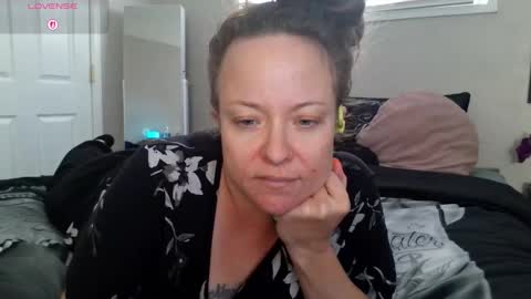 Snapshot of julimonroe chatting on 10/19/25, 04:07 Juli Monroe online show from 10/19/25, 04:07
