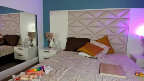 Juli online show from 03/27/26, 08:26