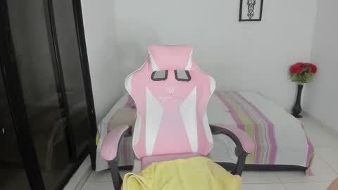 Juline Smith online show from 12/01/25, 10:42