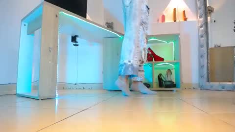 jullian online show from 04/06/26, 09:05