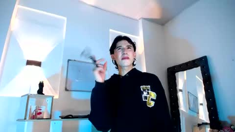jullian online show from 06/25/26, 07:51