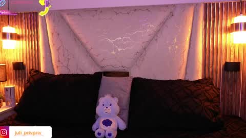 jullianapriv_ online show from 03/25/26, 03:07