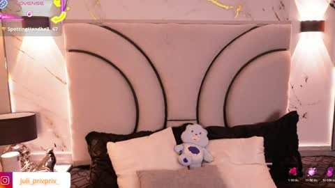 jullianapriv_ online show from 04/06/26, 05:03