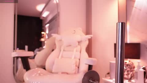 jullianapriv_ online show from 04/18/26, 07:07