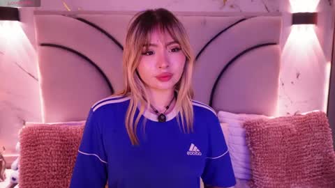 jullianapriv_ online show from 04/22/26, 02:18