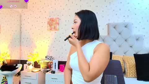 Snapshot of jullietareyes chatting on 04/25/26, 11:46 Julieta Reyes online show from 04/25/26, 11:46