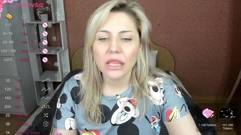 Snapshot of jully_rox chatting on 01/18/25, 04:37 Jully online show from 01/18/25, 04:37