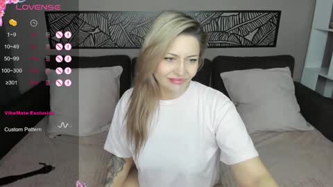 Snapshot of jully_rox chatting on 09/08/25, 11:04 Jully online show from 09/08/25, 11:04