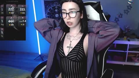 Snapshot of julscinamon chatting on 12/07/24, 04:47 Baroness Von Cringe online show from 12/07/24, 04:47