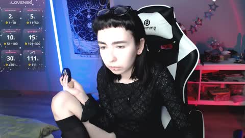 Snapshot of julscinamon chatting on 01/01/25, 06:59 Baroness Von Cringe online show from 01/01/25, 06:59