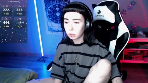 Snapshot of julscinamon chatting on 01/05/25, 07:39 Baroness Von Cringe online show from 01/05/25, 07:39