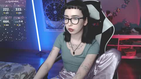 Snapshot of julscinamon chatting on 01/10/25, 07:32 Baroness Von Cringe online show from 01/10/25, 07:32