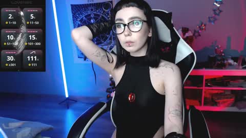 Snapshot of julscinamon chatting on 01/12/25, 06:38 Baroness Von Cringe online show from 01/12/25, 06:38