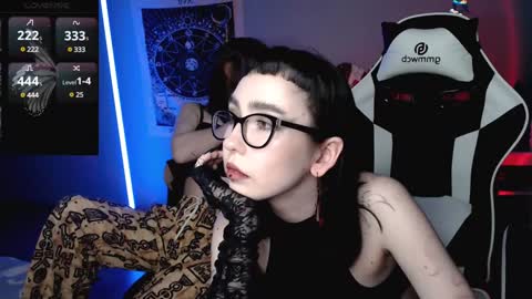 Snapshot of julscinamon chatting on 01/12/25, 09:40 Baroness Von Cringe online show from 01/12/25, 09:40