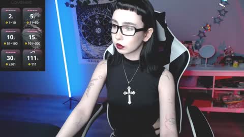 Snapshot of julscinamon chatting on 01/19/25, 07:15 Baroness Von Cringe online show from 01/19/25, 07:15