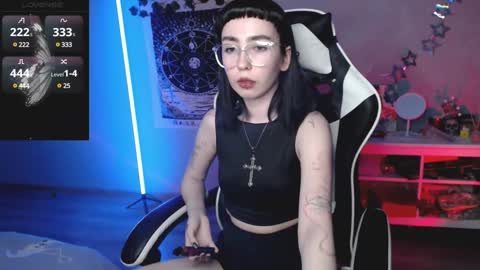 Snapshot of julscinamon chatting on 01/25/25, 07:49 Baroness Von Cringe online show from 01/25/25, 07:49