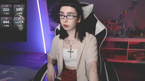 Snapshot of julscinamon chatting on 02/06/25, 05:51 Baroness Von Cringe online show from 02/06/25, 05:51