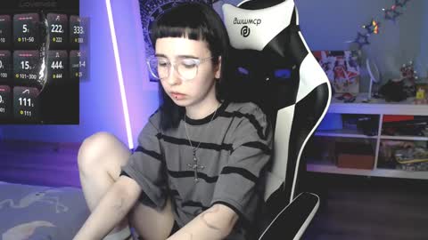 Snapshot of julscinamon chatting on 02/07/25, 05:51 Baroness Von Cringe online show from 02/07/25, 05:51