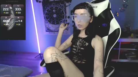 Snapshot of julscinamon chatting on 02/10/25, 04:58 Baroness Von Cringe online show from 02/10/25, 04:58