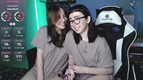 Snapshot of julscinamon chatting on 02/25/25, 07:47 Baroness Von Cringe online show from 02/25/25, 07:47