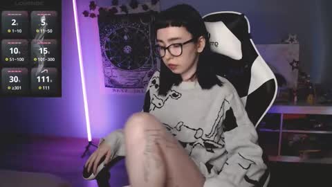 Snapshot of julscinamon chatting on 03/05/25, 04:24 Baroness Von Cringe online show from 03/05/25, 04:24