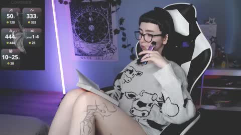 Snapshot of julscinamon chatting on 03/05/25, 07:27 Baroness Von Cringe online show from 03/05/25, 07:27