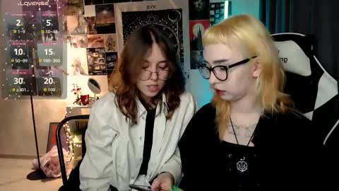 Snapshot of julscinamon chatting on 09/21/25, 05:25 Baroness Von Cringe online show from 09/21/25, 05:25