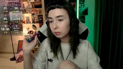 Snapshot of julscinamon chatting on 09/25/25, 05:27 Baroness Von Cringe online show from 09/25/25, 05:27